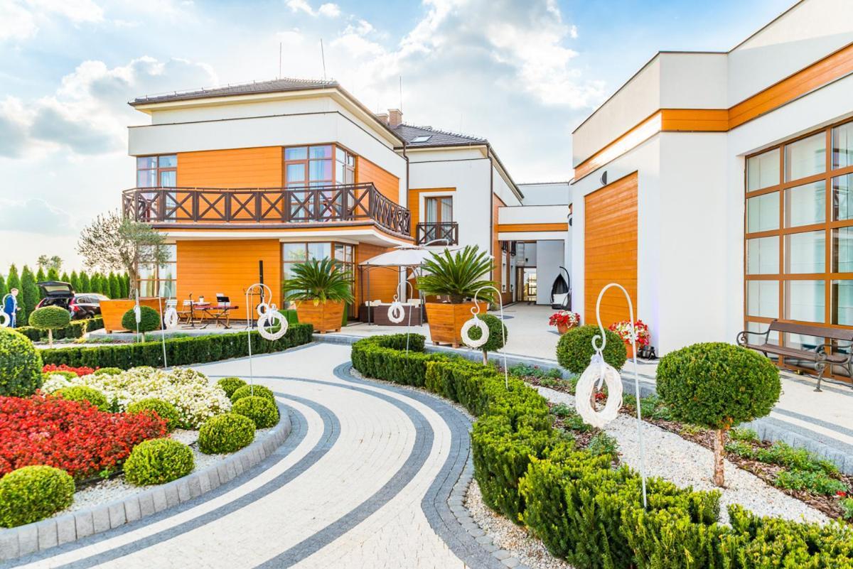 Hotel Kristoff Łaszków Exteriör bild