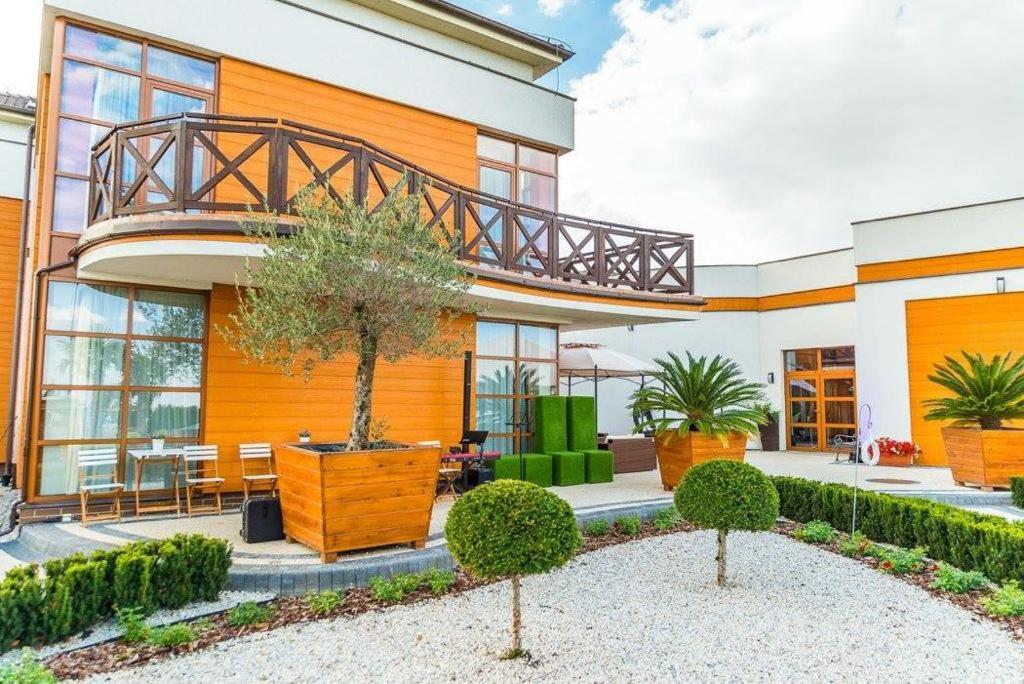 Hotel Kristoff Łaszków Exteriör bild