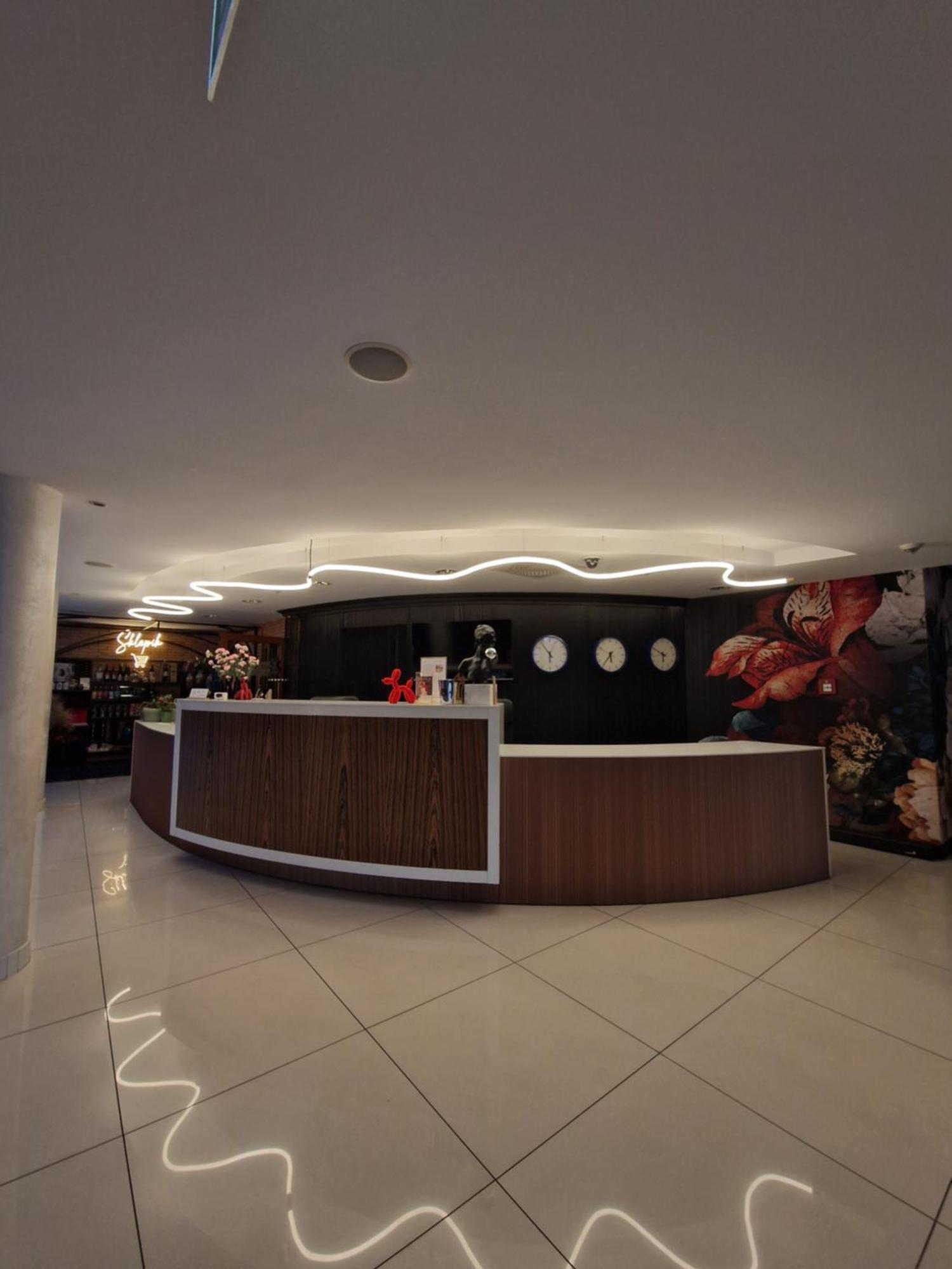 Hotel Kristoff Łaszków Exteriör bild